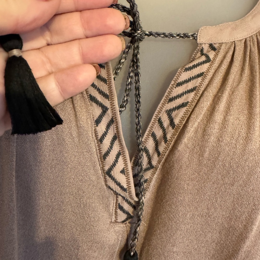 Lucky Brand Taupe Top w/Black Accents PLUS: 1X Bin#S - Picture 3 of 6